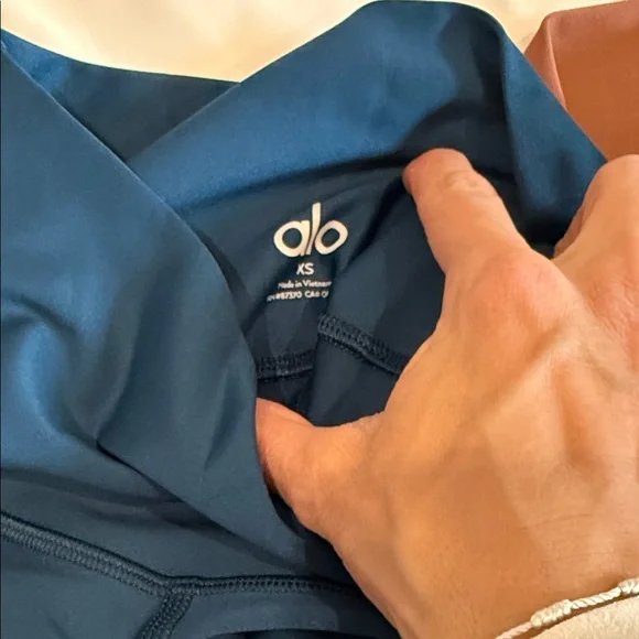 ALO Yoga Leggings Set - blue, Brown, Mauve - Picture 7 of 7